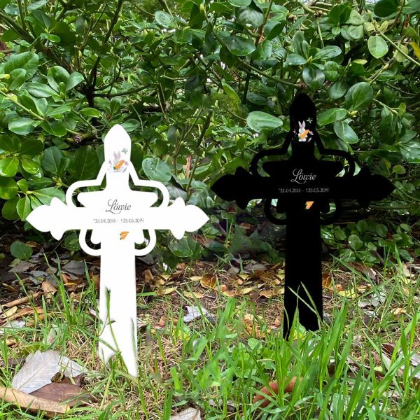 Personalisiertes Grabkreuz mit Stern fürs Tier Hase mit Karotte