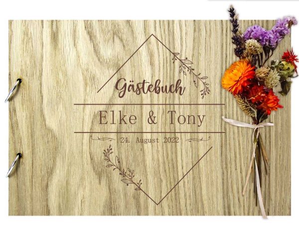 Rustikales Gästebuch aus Holz zur Hochzeit personalisiert Trockenblumen